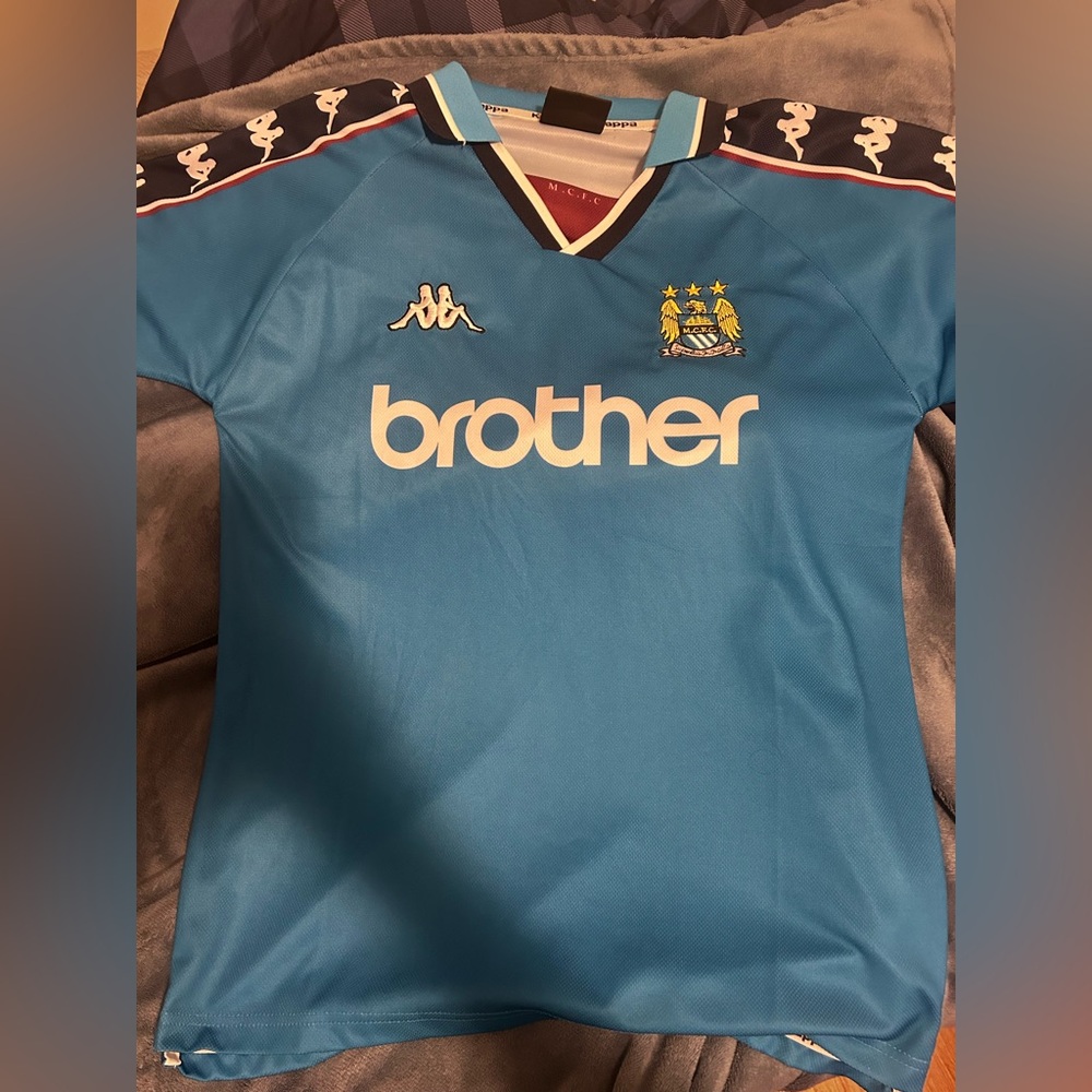 Manchester City throwback Premier League jersey
